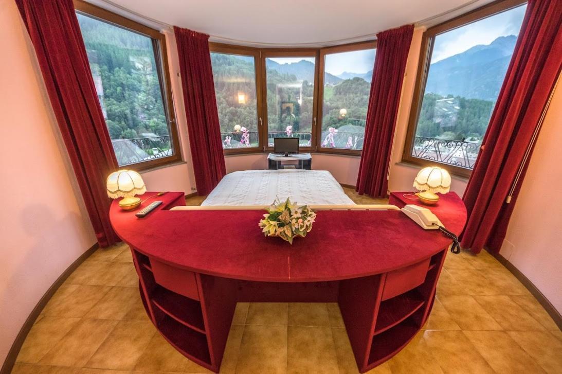 Hotel Mirage Chiesa in Valmalenco Exterior photo